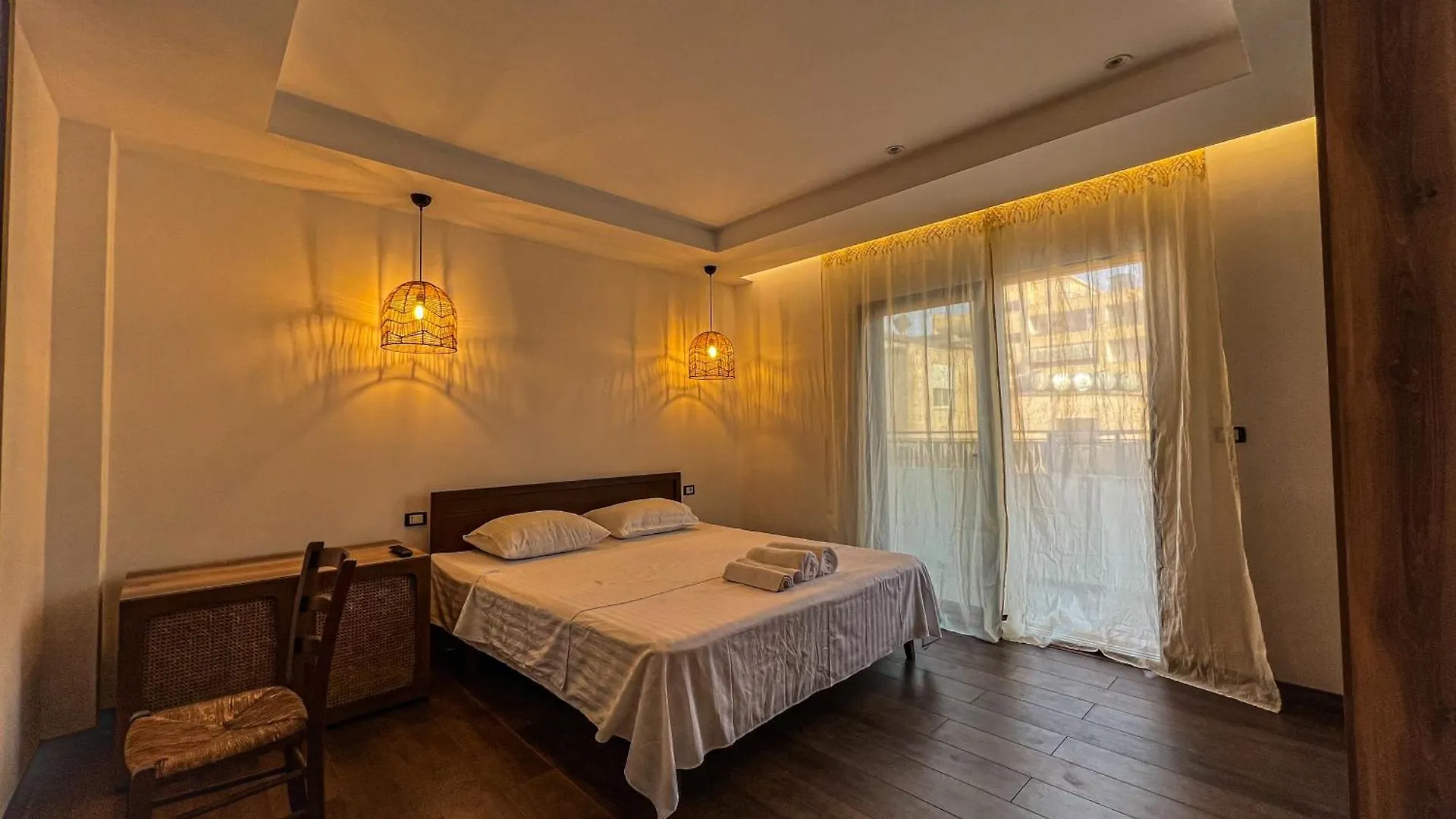 Sarantorini Apartments Sarandë